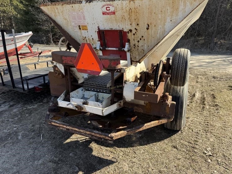 chandler-lime/fertilizer-spreader-image-4