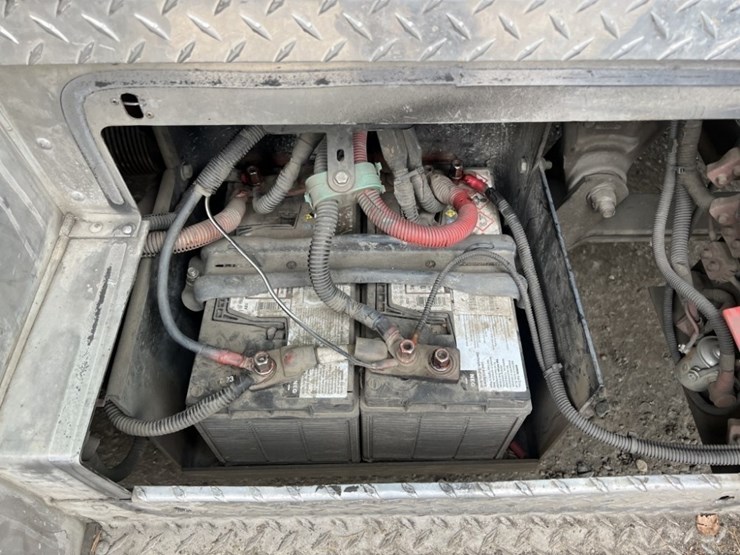 2010-freightliner-mt55-image-18