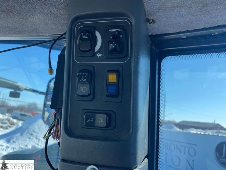 2013-new-holland-tv6070-image-11