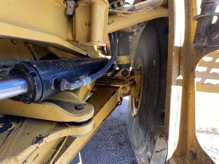 2013-caterpillar-740b-image-28