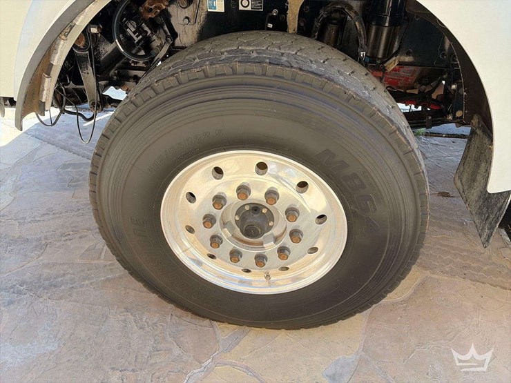 2015-kenworth-t800-t/a-wet-kit-sleeper-cab-truck-tractor-image-25