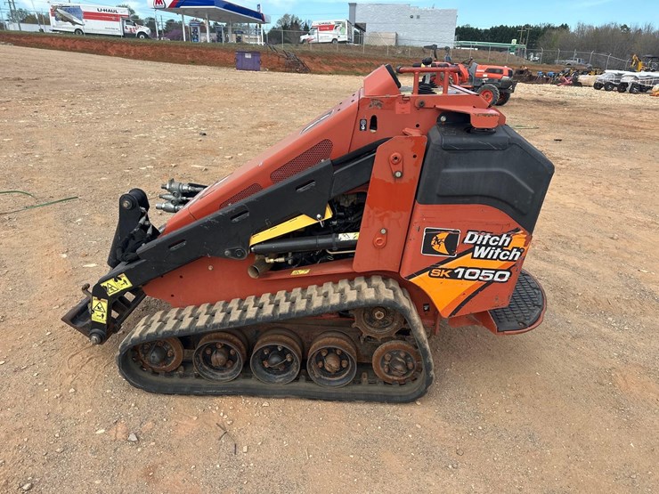 2017-ditch-witch-sk1050-image-8