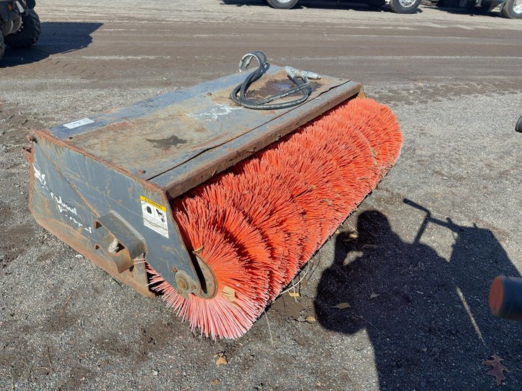 bobcat-60"-pickup-sweeper-image-1