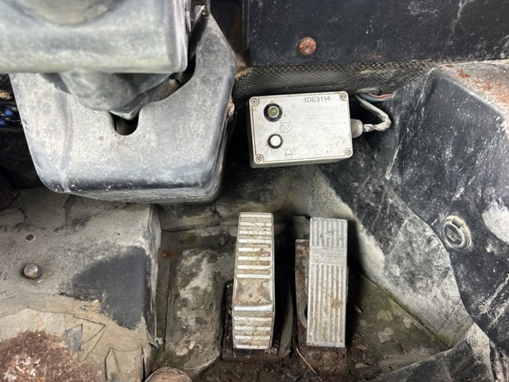 2009-caterpillar-ad55b-image-30