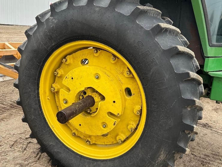 john-deere-4440-image-11