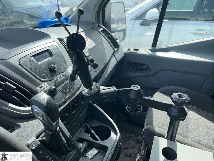 2015-ford-transit-image-19