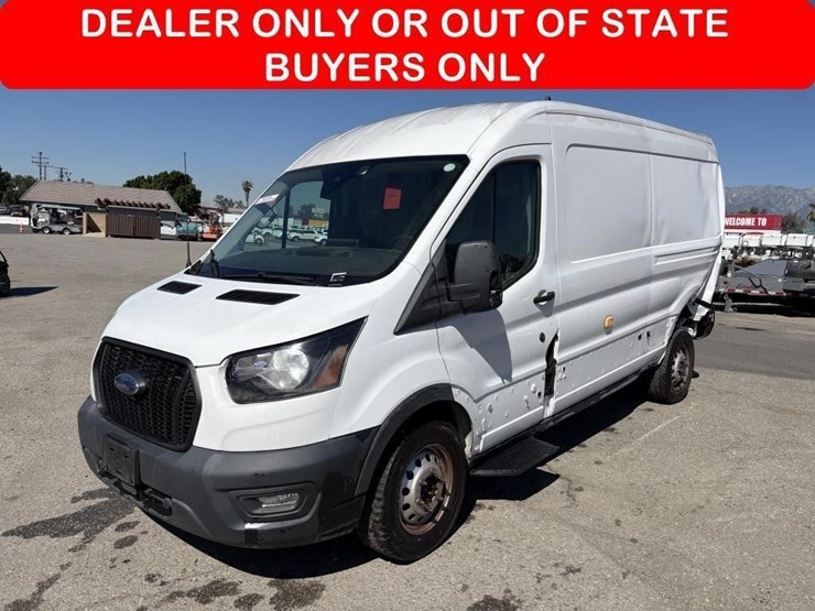 2022-ford-transit-image-1