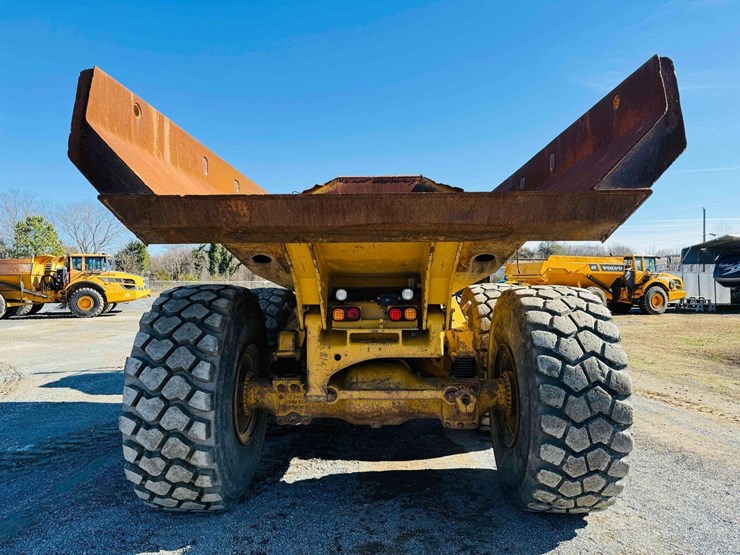 2015-caterpillar-735b-image-12