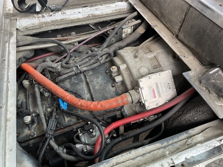 2010-freightliner-mt55-image-17