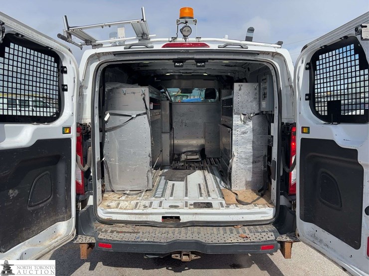 2017-ford-transit-image-16