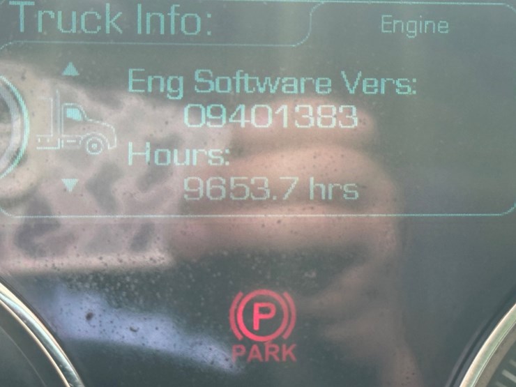 2015-kenworth-t880-image-16