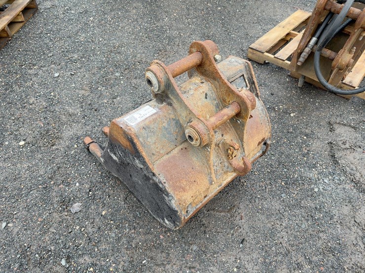 geith-24"-bucket-with-teeth-image-3