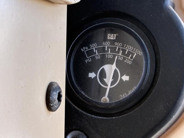 2005-caterpillar-143h-image-38