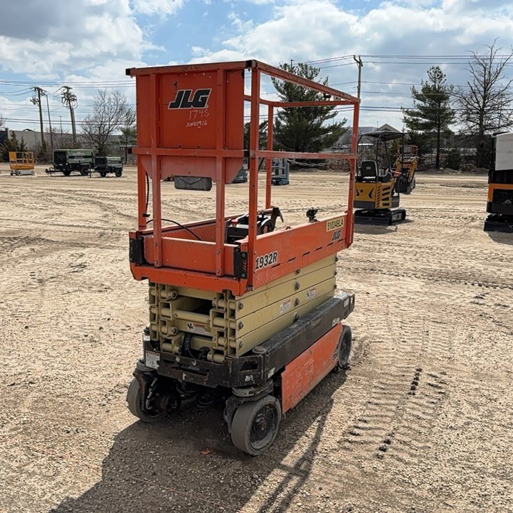 2017 JLG 1932R