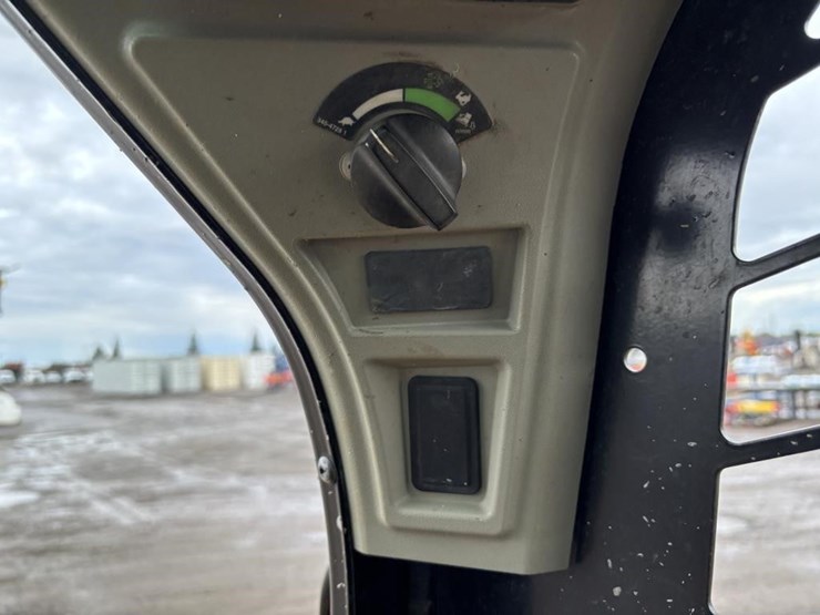 2021-caterpillar-259d3-image-26