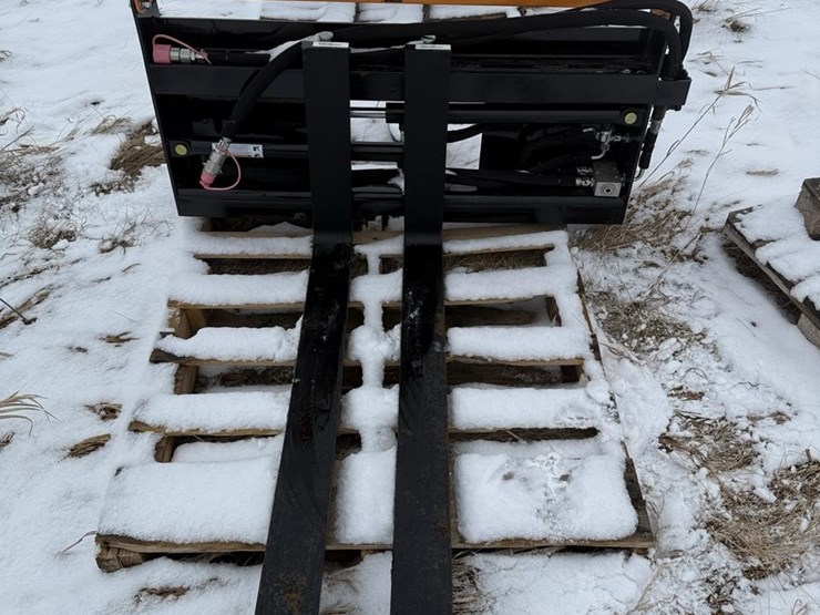 48"-wolverine-hydraulic-pallet-forks-image-2