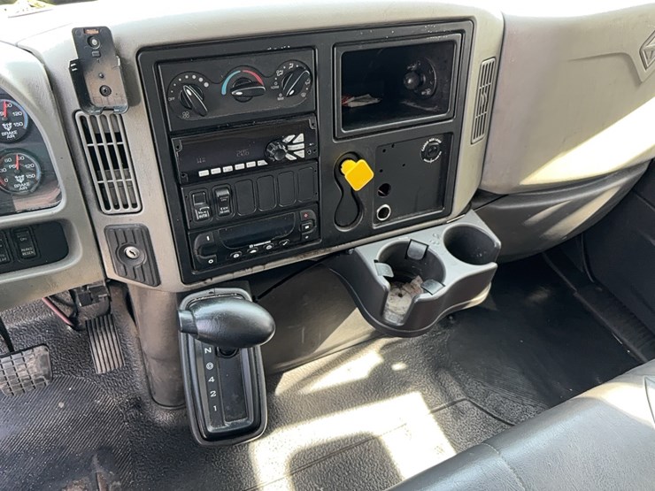 2016-international-durastar-4300-image-13