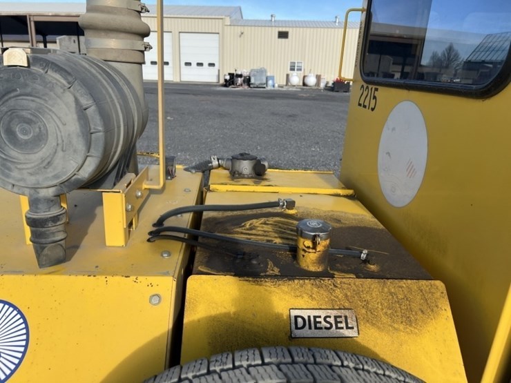 2015-superior-broom-dt80j-image-23