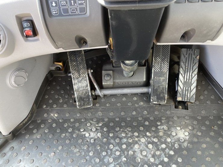 2023-volvo-l70h-image-41