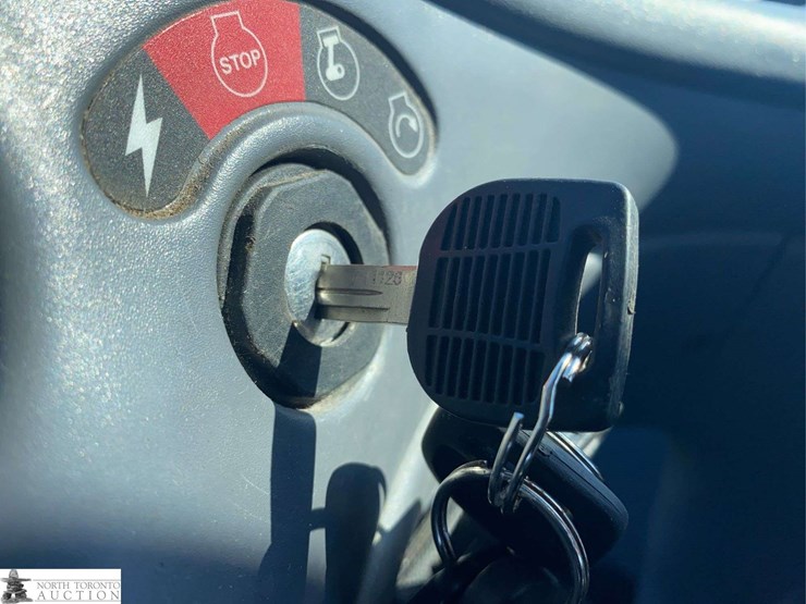 2013-new-holland-tv6070-image-16