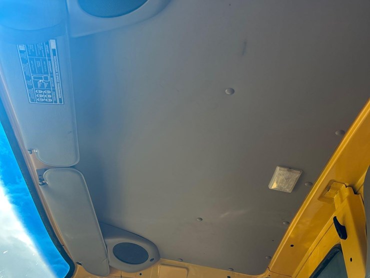 2007-sterling-l9500-image-45