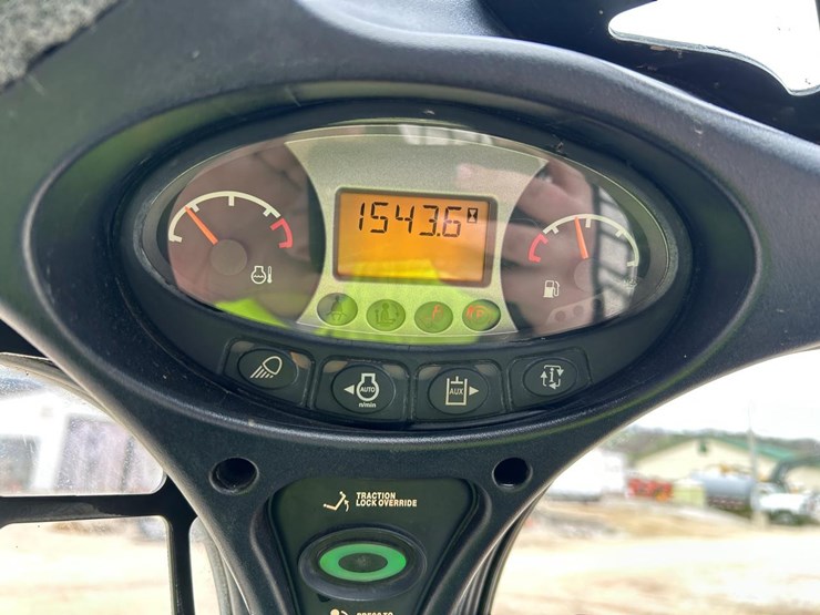 2022-bobcat-t740-image-29