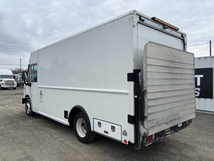 2010-freightliner-mt55-image-6