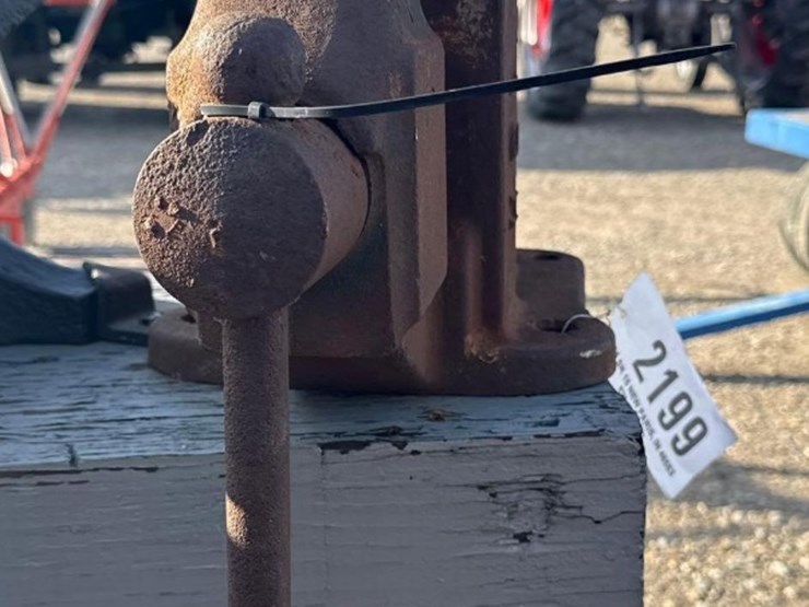 2199---antique-vice-image-1