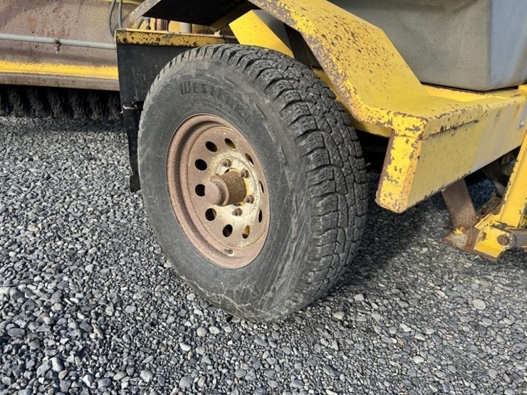 2015-superior-broom-dt80j-image-21