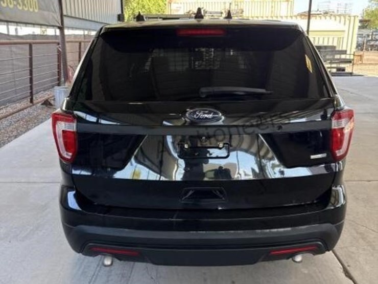 2016-ford-explorer-image-7