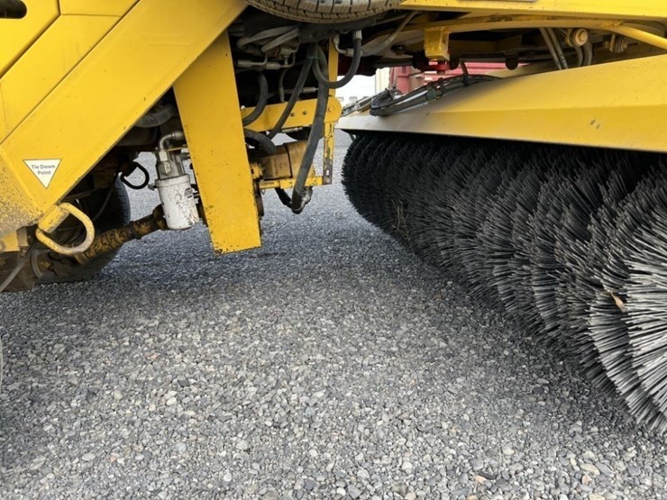 2015-superior-broom-dt80j-image-20