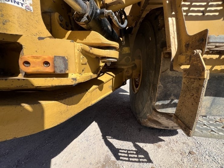 2013-caterpillar-740b-image-49