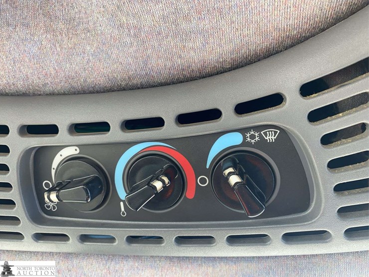 2013-new-holland-tv6070-image-10