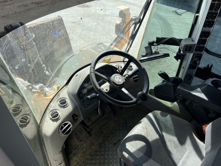 2022-volvo-l90h-image-39