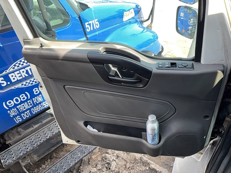 2020-international-mv607-image-19