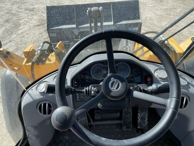 2023-volvo-l70h-image-38