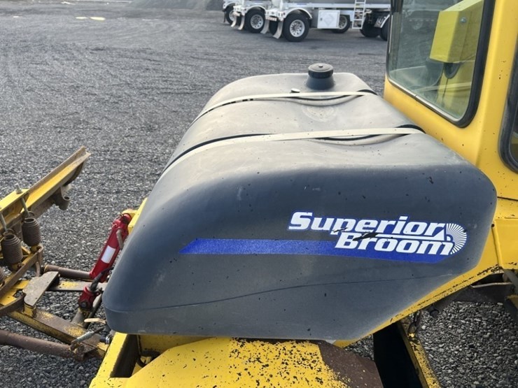 2015-superior-broom-dt80j-image-10