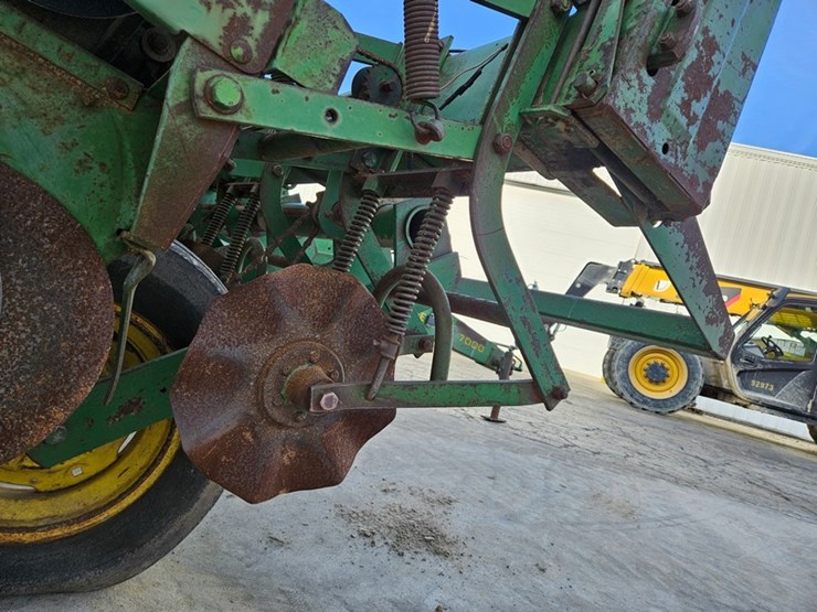 john-deere-7000-image-17
