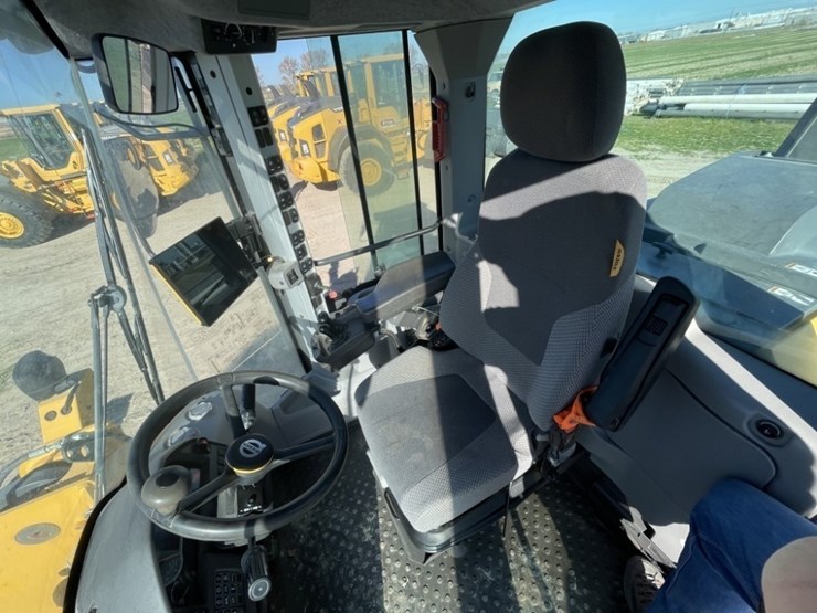 2023-volvo-l70h-image-33