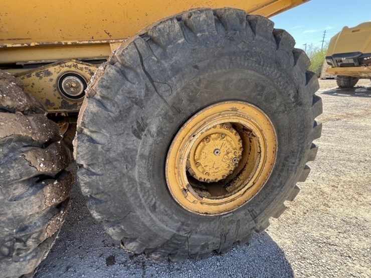 2013-caterpillar-740b-image-18