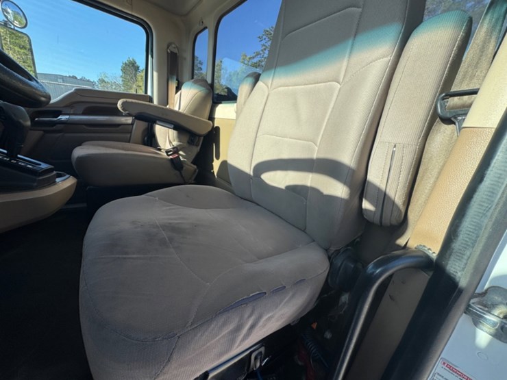 2015-kenworth-t880-image-13