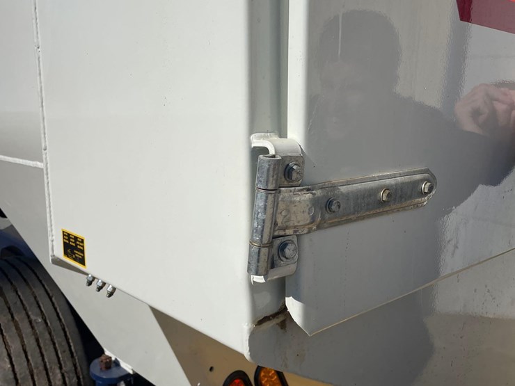 2024-herd-boss-6160-mixer-wagon--1-owner-image-59