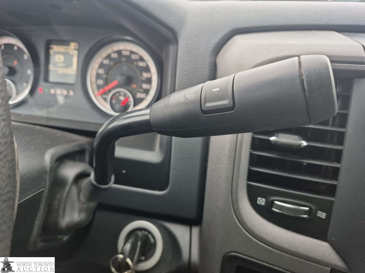 2016-dodge-2500-image-16