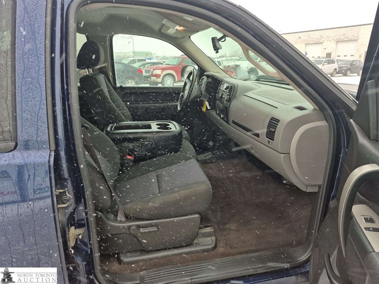 2011-gmc-sierra-1500-image-28