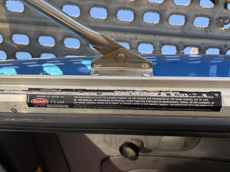 2017-peterbilt-389-image-24