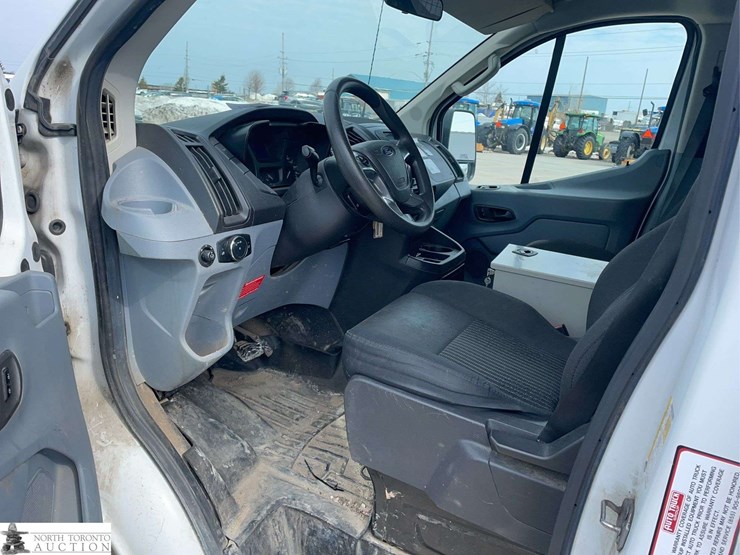 2015-ford-transit-image-18