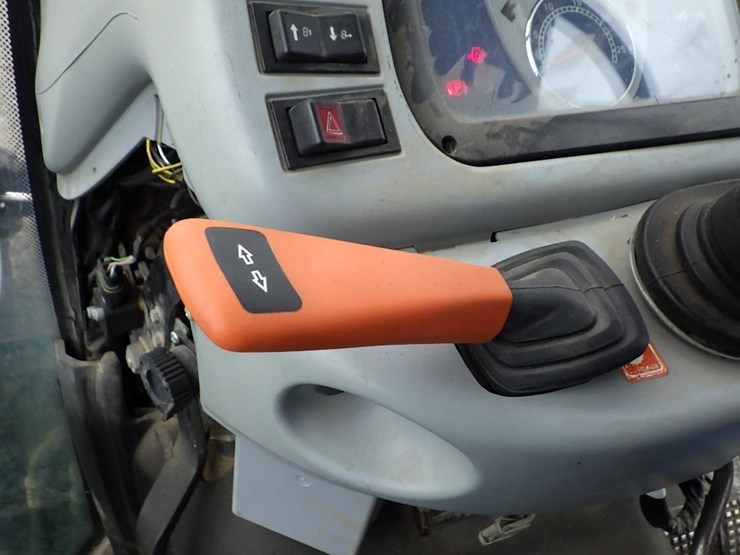 new-holland-t4060f-image-37