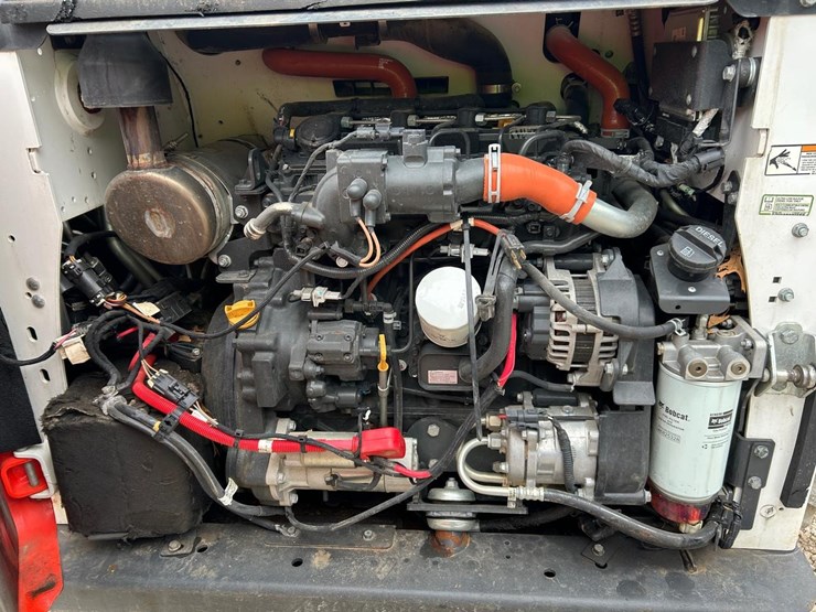 2022-bobcat-t740-image-16