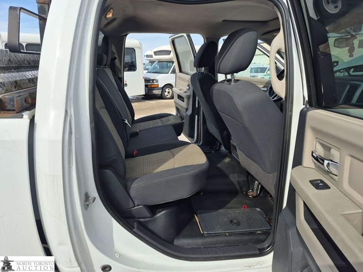 2011-dodge-2500-image-26