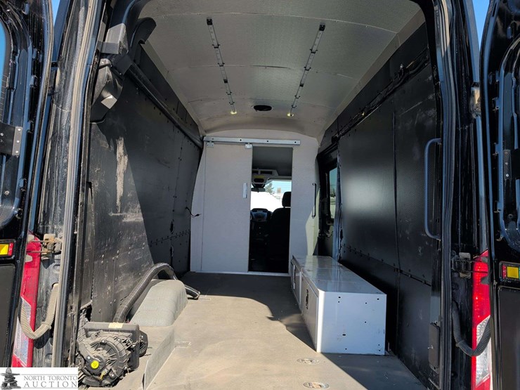 2017-ford-transit-image-26